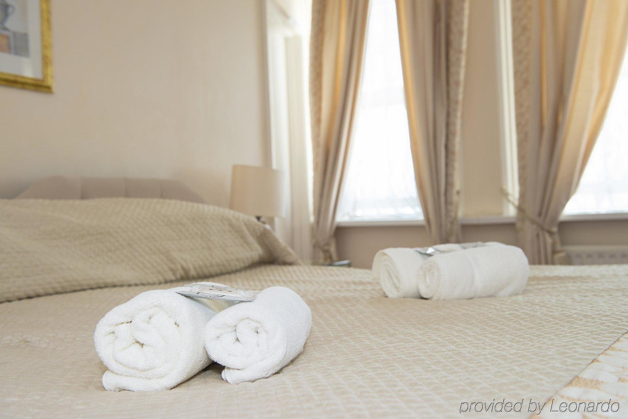 Albany Lions Hotel Eastbourne Ngoại thất bức ảnh