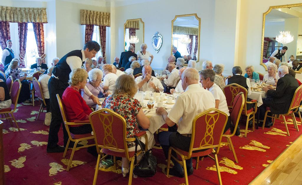 Albany Lions Hotel Eastbourne Ngoại thất bức ảnh
